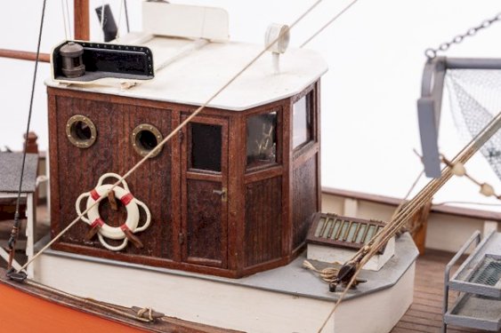 Billing Boats 1:33 CUX 87 (Krabbenkutter) -wooden hull