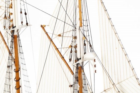 Billing Boats 1:100 Bluenose II -Wooden hull