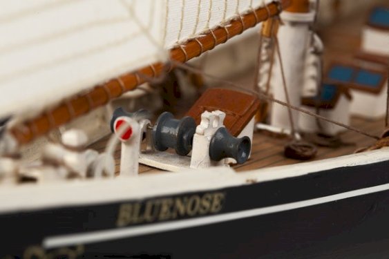 Billing Boats 1:100 Bluenose II -Wooden hull