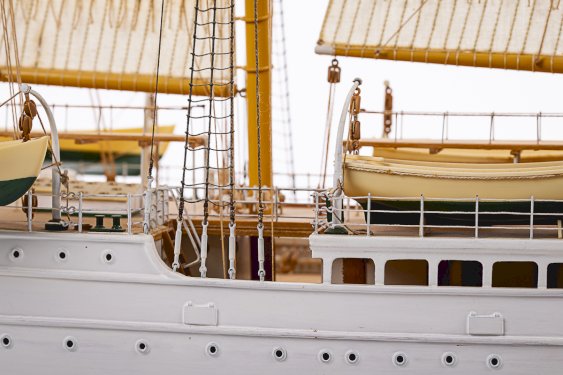 Billing Boats 1:100 Esmeralda Special Edition  -Wooden hull