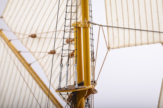 Billing Boats 1:100 Esmeralda Special Edition  -Wooden hull