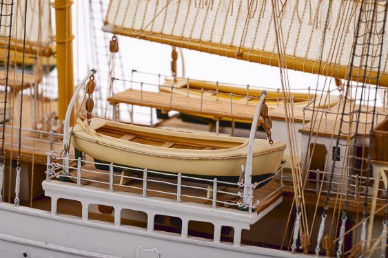 Billing Boats 1:100 Esmeralda Special Edition  -Wooden hull