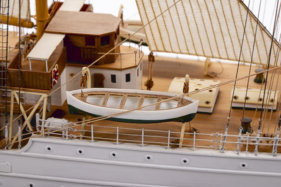 Billing Boats 1:100 Esmeralda Special Edition  -Wooden hull