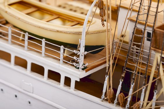 Billing Boats 1:100 Esmeralda Special Edition  -Wooden hull