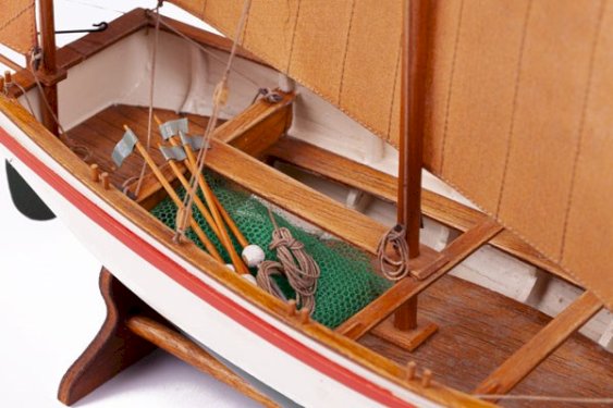 Billing Boats 1:30 LE BAYARD - Wooden hull