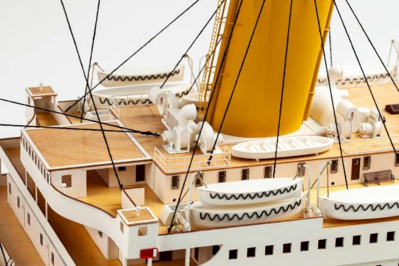 Billing Boats 1:144 RMS Titanic Complete -Wooden hull