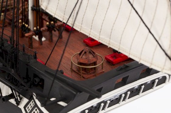 Billing Boats 1:100 USS Constitution -Wooden hull